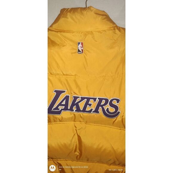 REEBOK Los Angeles Lakers Yellow Puffer Vest Sz 2XL Basketball Back spell out Do - Picture 4 of 10